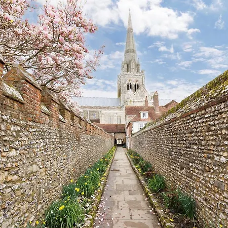 St Richard'S Apartment Chichester Exterior photo